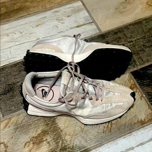 New Balance Cream Sneakers Athletic Lace-Up 529